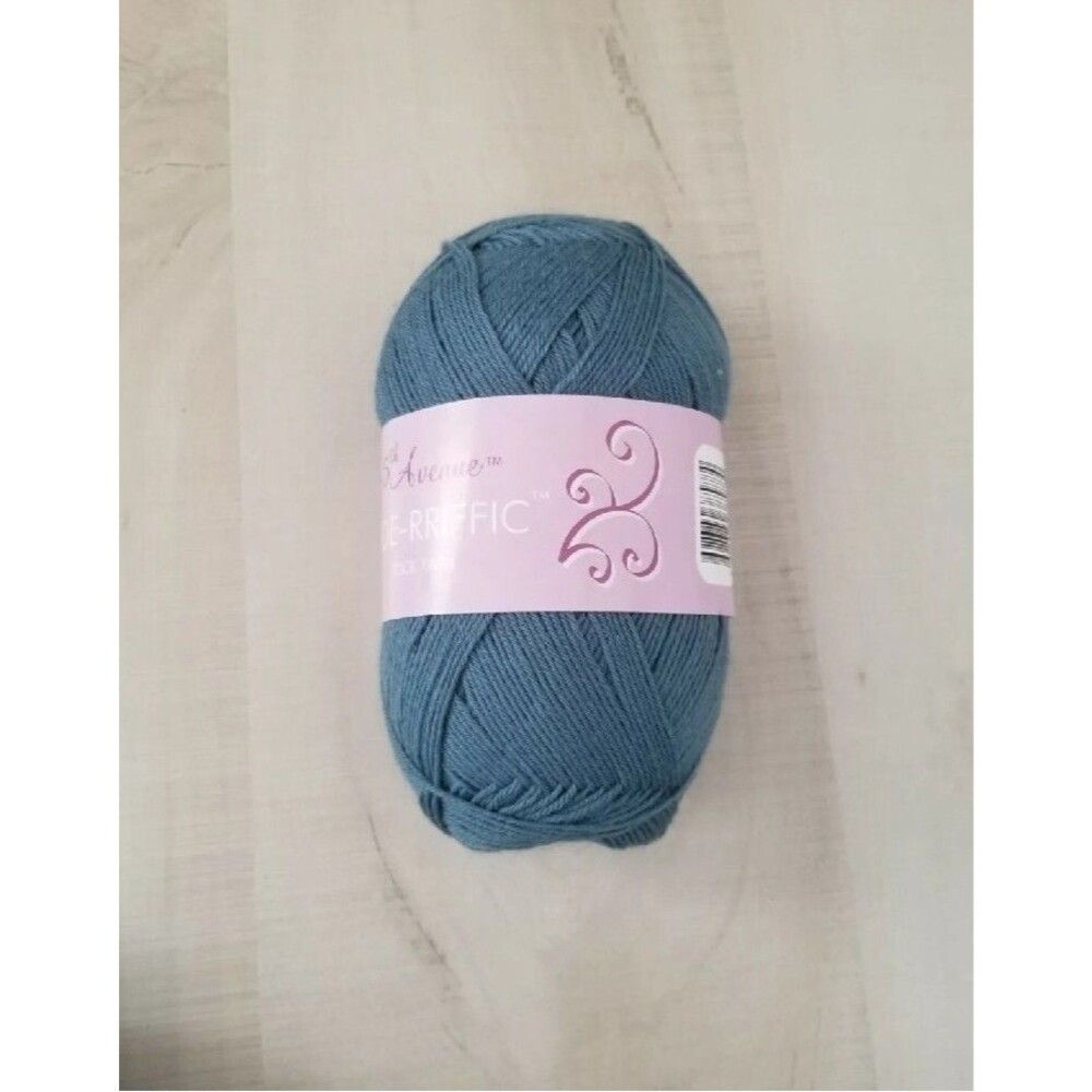 5th Avenue Toe-riffic wool blend sock yarn Deep Sea color 1 large skein, 404 yds